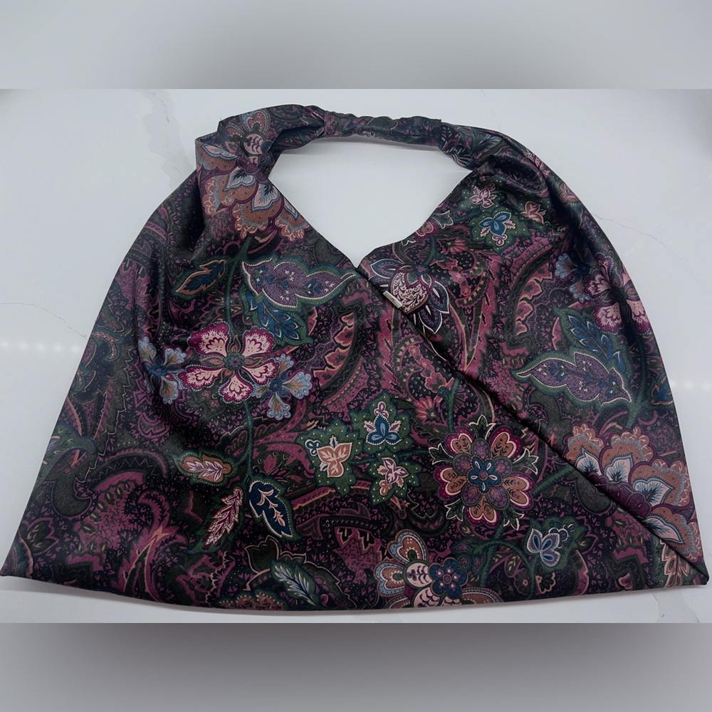🌻five -stitched by tina-
One of a kind Upcycled Floral Paisley Hobo Bag